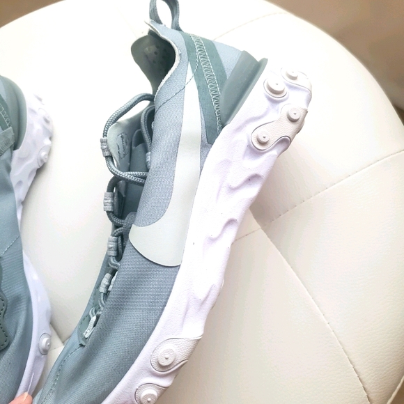 Sneakers - Picture 2 of 8